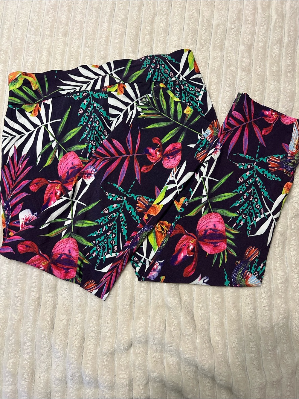 Soft Surroundings Black Tropical Floral Leggings with Pink & Green Accents